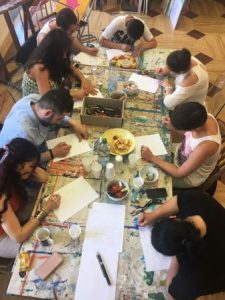  In einem Brainstorming machen sich die jungenKünstlerinnen und Künstler Gedanken zum Thema (Quelle: djoNRW/AJM)